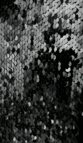 Vestido negro de lentejuelas, Zara. Talla M