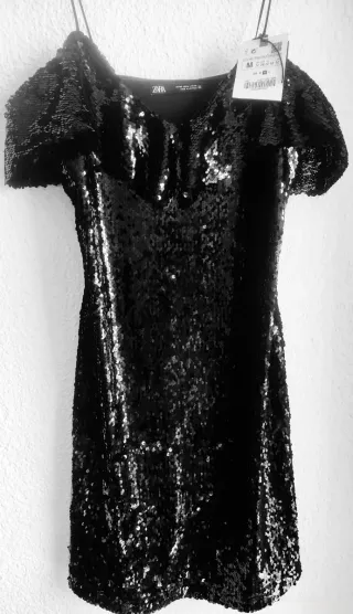 Vestido negro de lentejuelas, Zara. Talla M