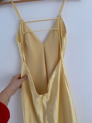 Vestido amarillo elegante de  tirantes