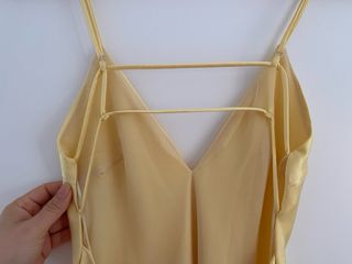 Vestido amarillo elegante de  tirantes
