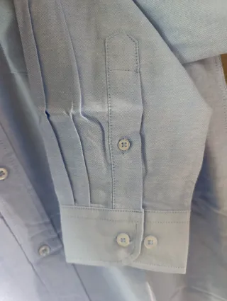 Camisa azul de manga larga