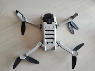 Dron DJI Mini 2 SE con mando y baterías