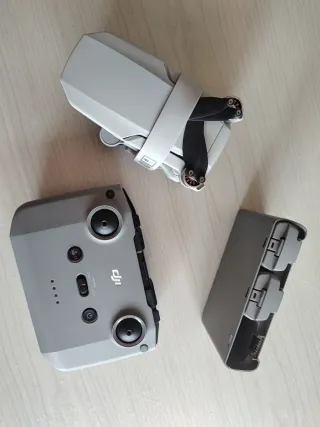 Dron DJI Mini 2 SE con mando y baterías