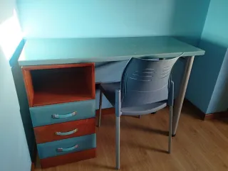 Escritorio infantil con cajones