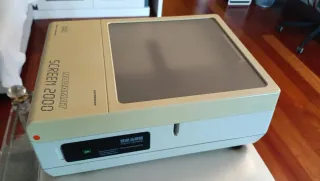 Proyector y Pantalla con Trípode