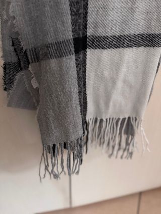 Sciarpa Primark a quadri grigia e nere
