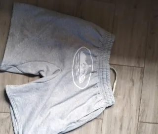 Pantalones cortos grises hombre