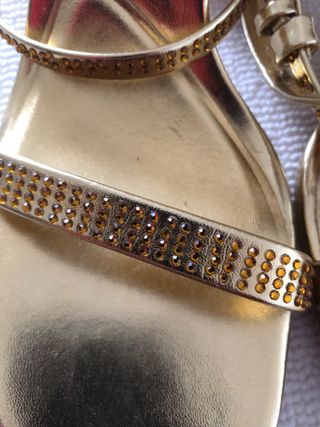 Sandalias doradas Zara talla 37