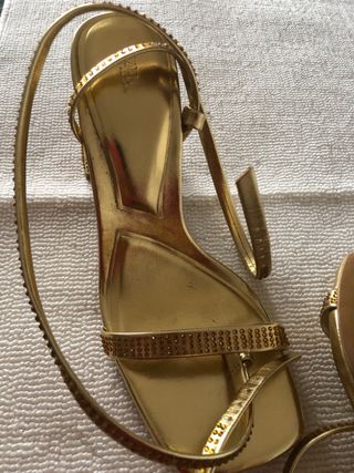 Sandalias doradas Zara talla 37