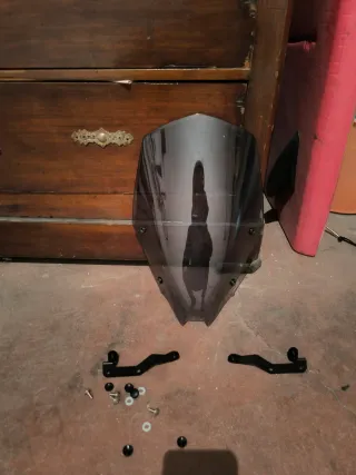 Cúpula de moto oscura