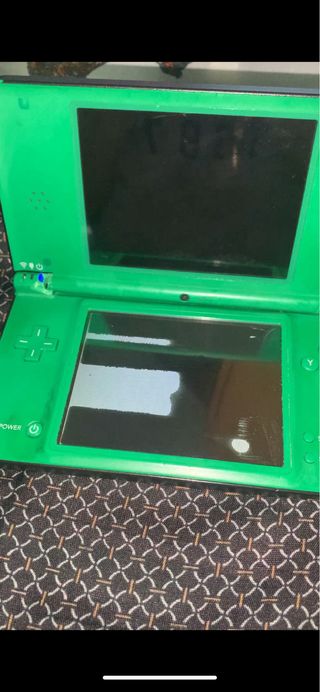 Pacchetto 2x Nintendo DSi XL (Verde e Rosso) - Da Riparare
