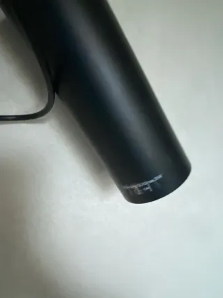 Lampada a sospensione una nera e una bianca in met