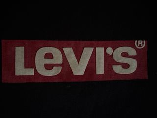Sudadera Levis Negra Logo Rojo