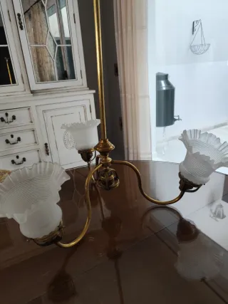 Lámpara de mesa antigua dorada