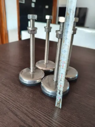 Patas niveladoras metálicas