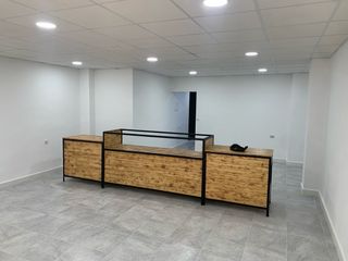 Mostrador estilo industrial madera y cristal