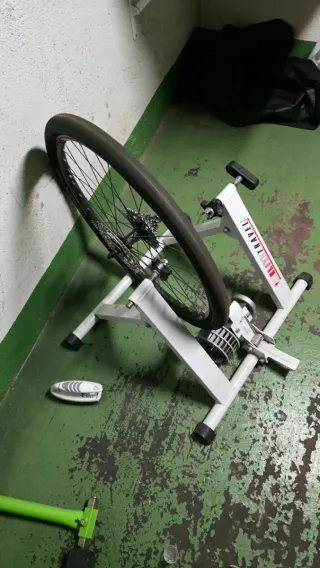 Rueda + Rodillo para bicicleta