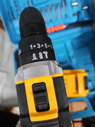 Taladro Inalámbrico con Accesorios