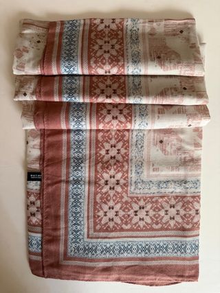 Pañuelo estampado beige y rosa