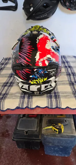 Casco de motocross Airoh Black Twist Crazy
