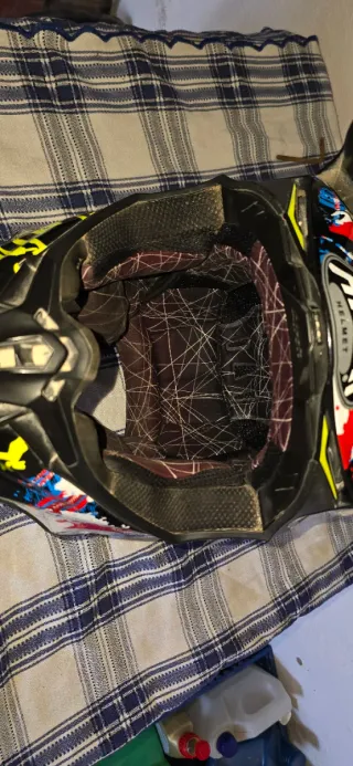 Casco de motocross Airoh Black Twist Crazy