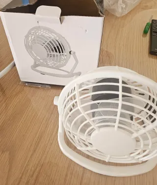 Ventilador de mesa blanco