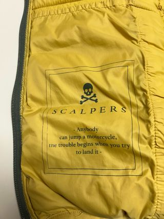 Chaleco plumífero amarillo