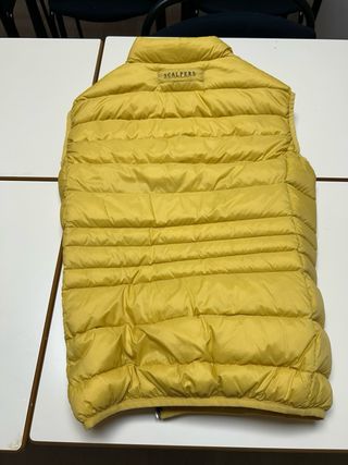 Chaleco plumífero amarillo