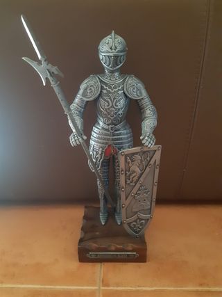 Figura Caballero Medieval con Lanza y Escudo