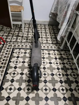 Patinete Eléctrico Negro más casco 20 euros aparte