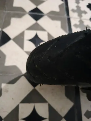 Patinete Eléctrico Negro más casco 20 euros aparte