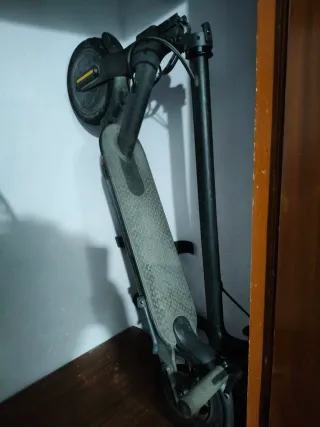 Patinete Eléctrico Negro más casco 20 euros aparte