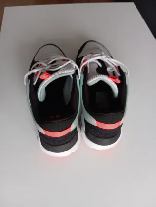 Zapatillas Under Armour Negras y Blancas