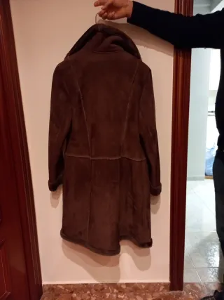 Abrigo marrón de pelo sintético