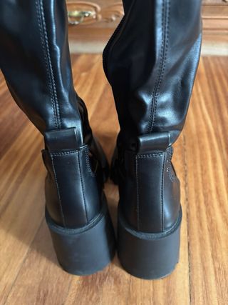 Botas altas negras
