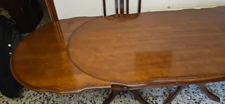 Mesa de salón grande de madera