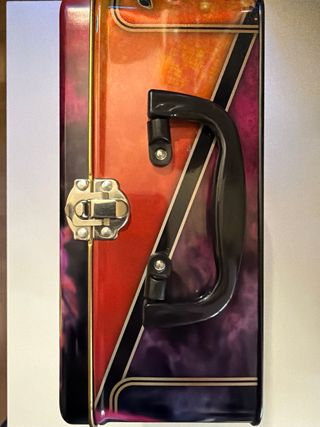 Caja metálica Pokémon Incluye las cartas