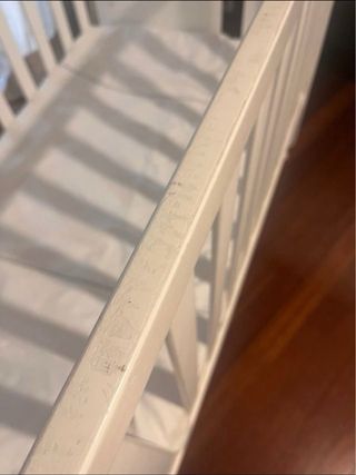 Cuna bebé con colchón y textiles