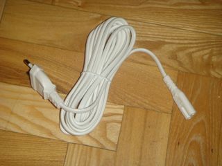 CABLE TIPO “OCHO” EN COLOR BLANCO DE 3 m. DE LONG.