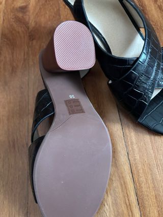 Sandalias negras piel efecto cocodrilo