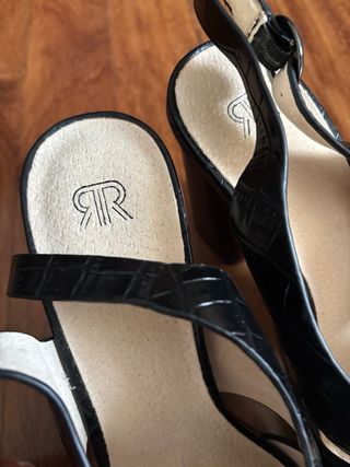 Sandalias negras piel efecto cocodrilo