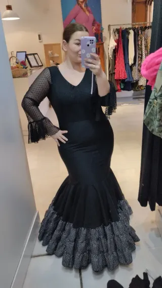 Traje de flamenca negro PRECIO NEGOCIABLE