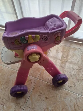 Carrito de muñecas rosa, con sonido y luz
