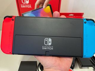 Nintendo Switch OLED Roja y Multicolor