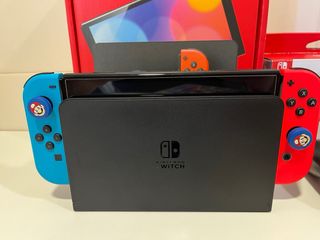 Nintendo Switch OLED Roja y Multicolor