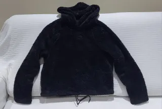 Sudadera con capucha de felpa negra