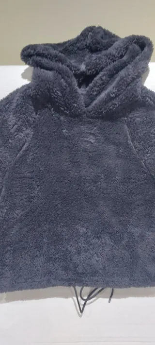 Sudadera con capucha de felpa negra