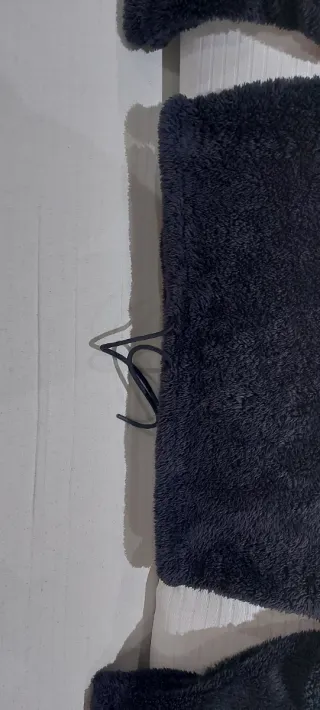 Sudadera con capucha de felpa negra