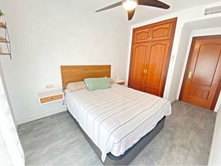 Cabecero y mesitas de noche madera