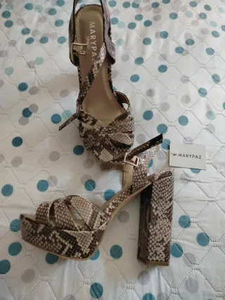 Tacones Marypaz nuevos piel serpiente